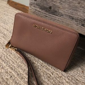 Michael Kors wristlet
